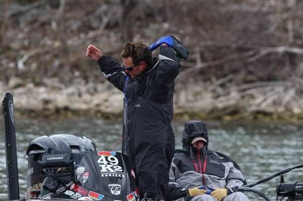 We always try to tell a story with our photo galleries. Well todayâs story is about the strong wind and cold air temperatures; the anglers are making moves with a great deal of warm clothing on hand. At the Elite level, someone always catches them no matter the conditions.