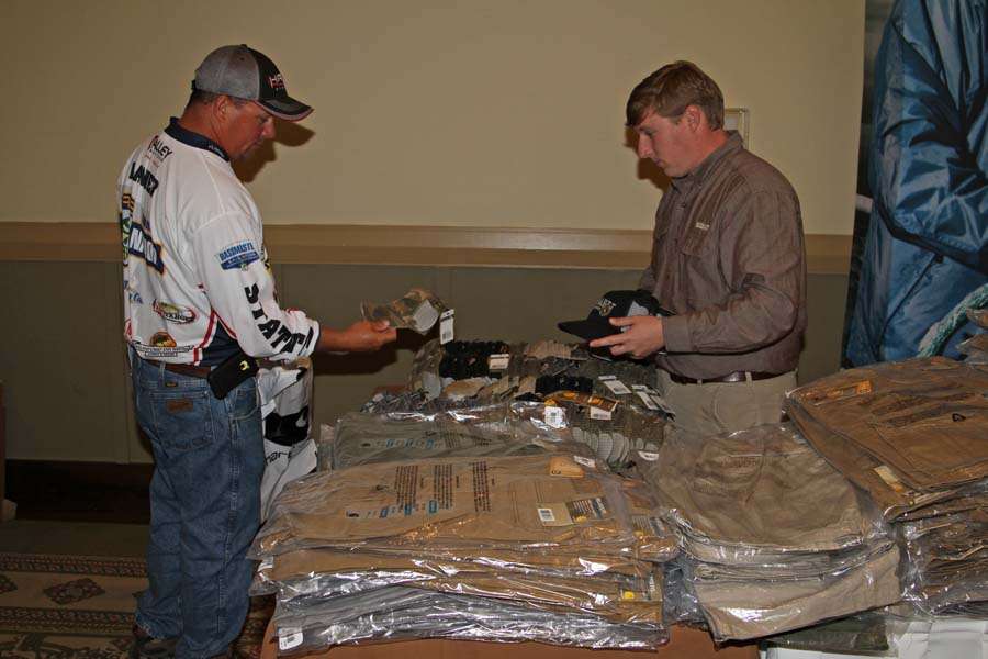 Hank Weldon passed out Carhartt gear to each competitor.