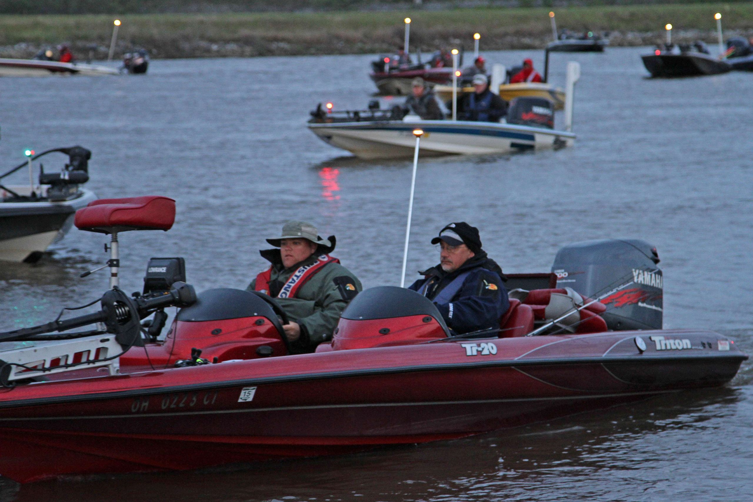 Day 1 leader Danny Murphy, right, fishes with Georgiaâs Travis McDermott.
