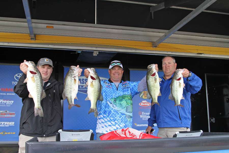 A big Day 2 effort of 22 pounds, 13 ounces put Rob Digh in the lead at Lake Eufaula.
