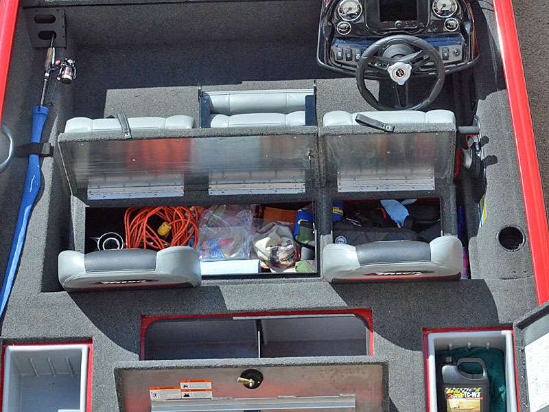 At the moment, the rear compartments are largely empty, except for some Star brite Star Tron and Star brite 2-stroke oil. Again, if all-out speed is your goal, put your terminal tackle and bags of soft plastics back here.