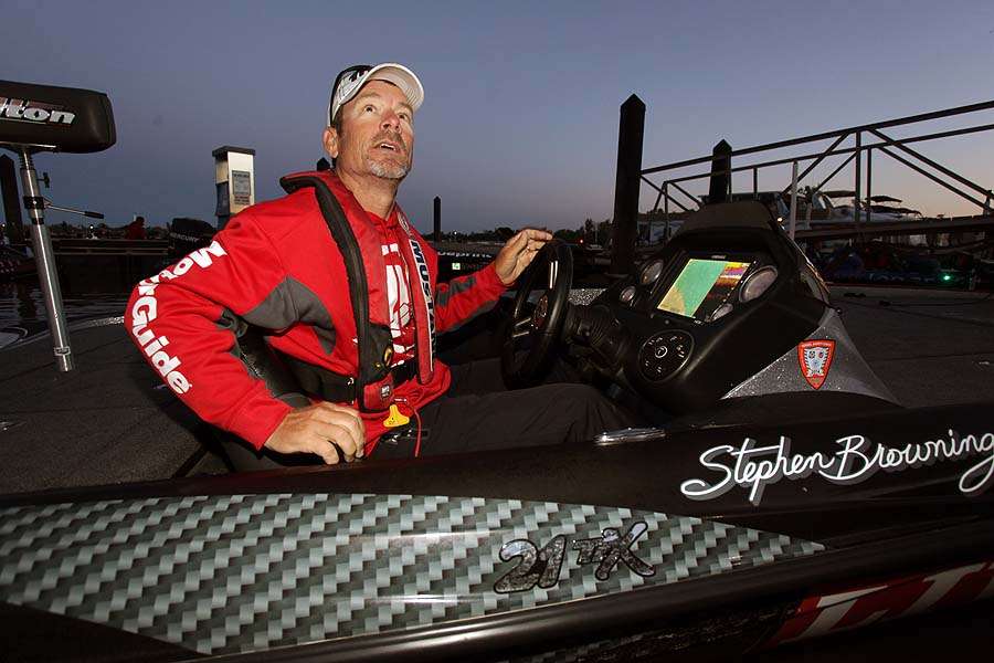 Fifth-place angler and self-proclaimed river rat Stephen Browning gets ready for his big day ahead on the Red River. 