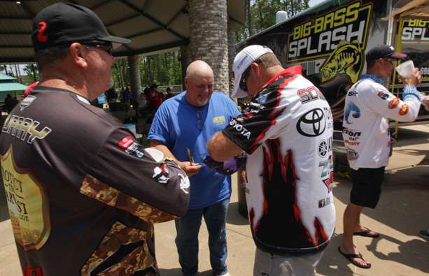 Several Elite Series pros stopped by every day including Terry Scroggins, John Murray and Casey Ashley. 