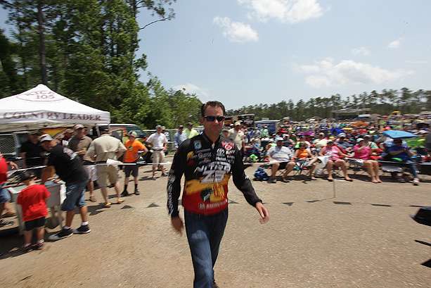 Kevin VanDam arrives to help award the final prizes and to visit with fans. 