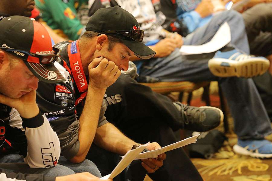 Michael Iaconelli reads the briefing sheet carefully.