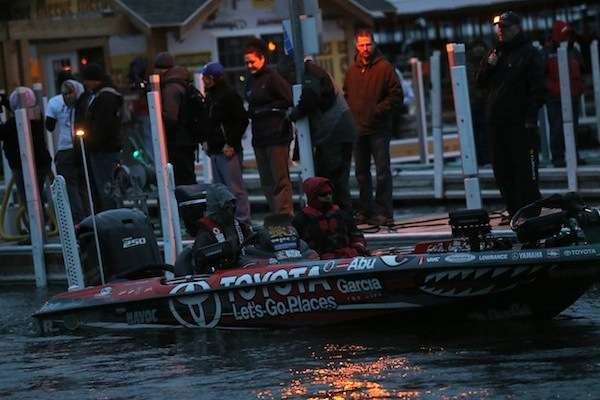 Mike Iaconelli makes his way through boat check. 