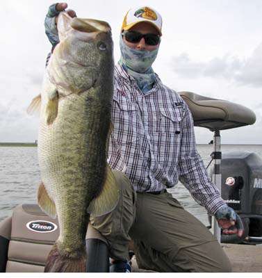 <b>Carlos Mondragon</b>
11 pounds, 7 ounces
Falcon Lake, Texas
1/2-ounce Texas rigged 10-inch power worm (motor oil red)
