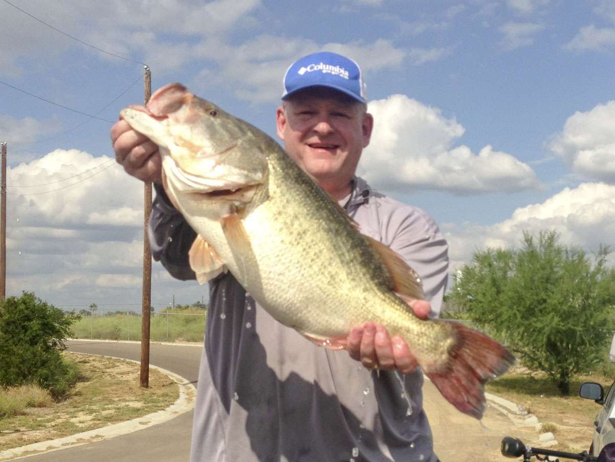 <b>Mike Burns</b>
11 pounds
Falcon Lake, Texas
Prez-Cotton Cordell
