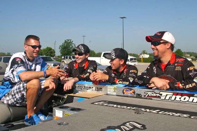 Bassmaster Classic champion Randy Howell tells a story that brings a smile to the faces of three University of Arkansas bass team members: (from left) Cody Chisholm of Crossett, Ark., Blake Kubiak, also of Crossett, and Drew Porto of Grapevine, Texas. The UA bass team helped score the competition.