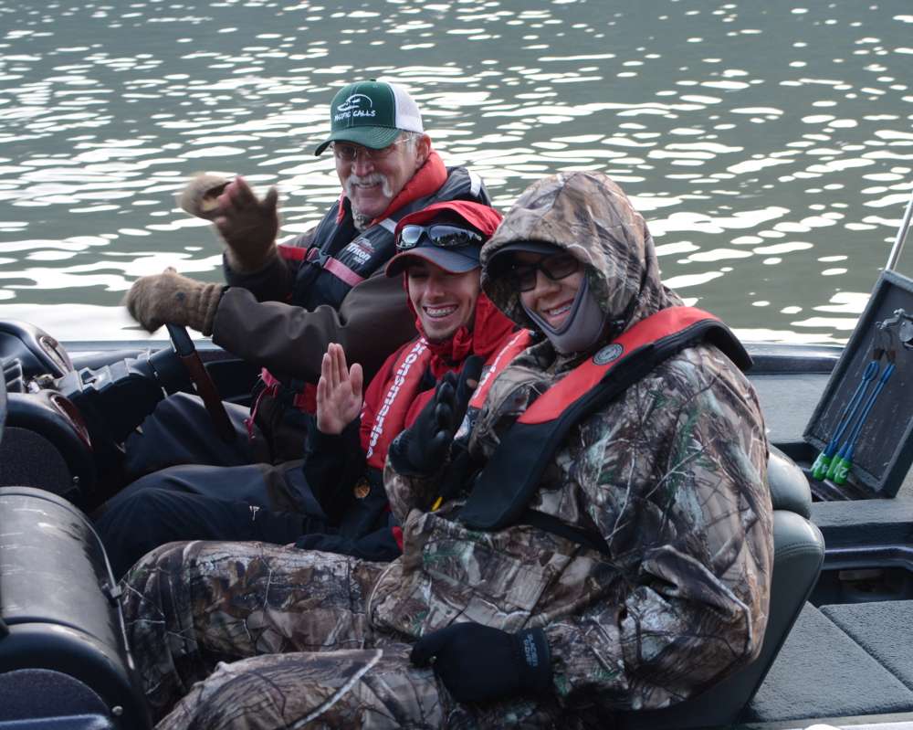 Two high school anglers qualified from each state, and they compete on the final two days of the divisional. Their weight is added to the state teamâs cumulative weight.