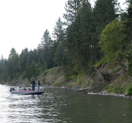 As the takeoff concludes, one more set of competitors hits the bank. That makes four boats that were fishing the shoreline before most anglers even got to their spots. Tune in today at 2 p.m. MT on Bassmaster.com to see if the early bank strategy paid off.