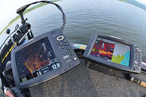 Here's DeFoe's bow setup: Humminbird's 360 Vision (left) with a chart and side imaging on the right graph.