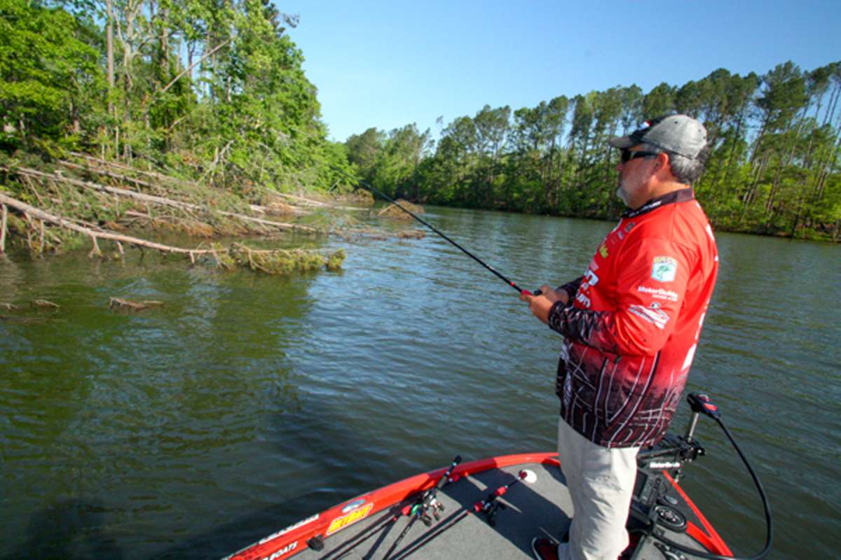 8:35 a.m. Horton fishes a swim jig on a main lake bank littered with laydown trees.