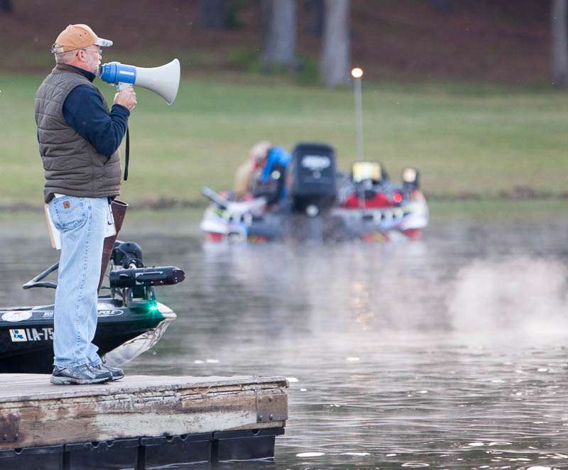 Meanwhile, B.A.S.S. staffer Chuck Harbin directs traffic guiding the anglers toward Dave and Trip.