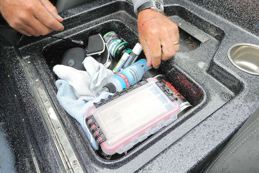 The box between the seats holds spare sunglasses, glass cleaner and two waterproof cases.