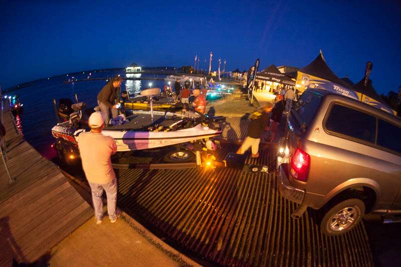 Before dawn the usual flurry of activity at an Elite event, as 50 boats launch into the water. It's Day 3 of the Evan Williams Bourbon Bassmaster Elite on Toledo Bend.