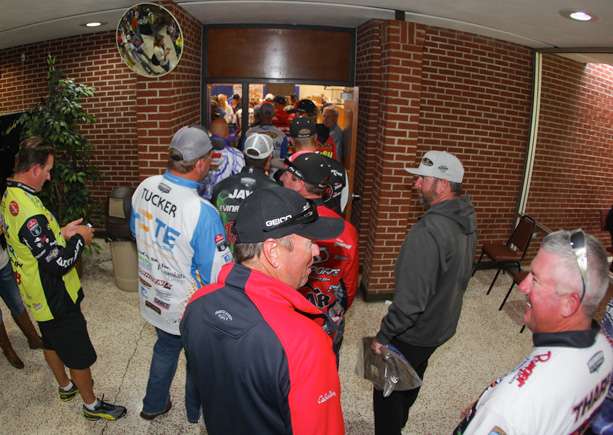 Elite Series anglers begin to file in for their final briefing and Marshal pairings. 