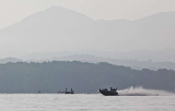 The morning bite appeared tough on Day 2. Some anglers decided to sit on schools of fish and hope they could trigger a bite, while others moved about looking for active fish. 