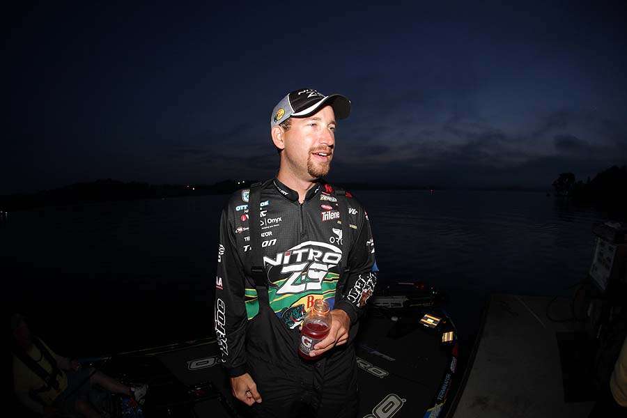 Leader Ott DeFoe is poised to punch his ticket to the 2015 Bassmaster Classic.