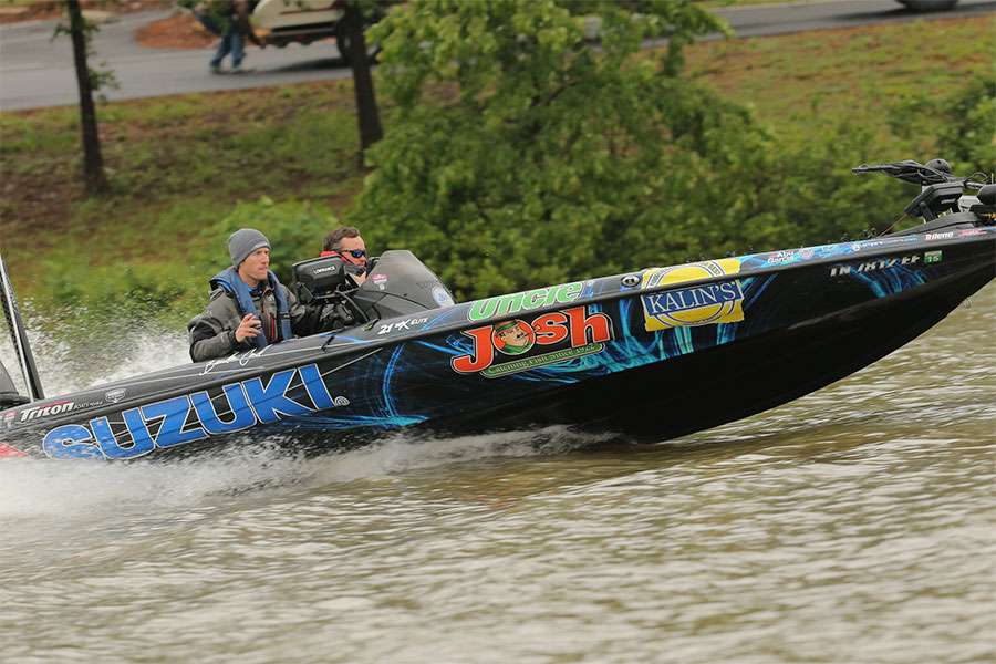 Follow the Elite anglers competing at Lake Dardanelle during Day 3 of the tournament.