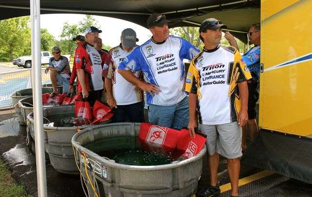 On Day 3 of the B.A.S.S. Nation Central Divisional on Oklahomaâs Lake Eufaula, the Day 2 leaders line up to weigh in. The top angler from each state in the division advances to the 2014 B.A.S.S. Nation Championship, Nov. 6-8, on Louisianaâs Ouachita River. The anglers who win their divisions there advance to the 2015 Bassmaster Classic.