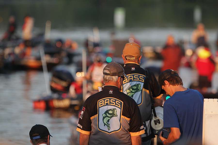 B.A.S.S. officials line up the anglers in order.