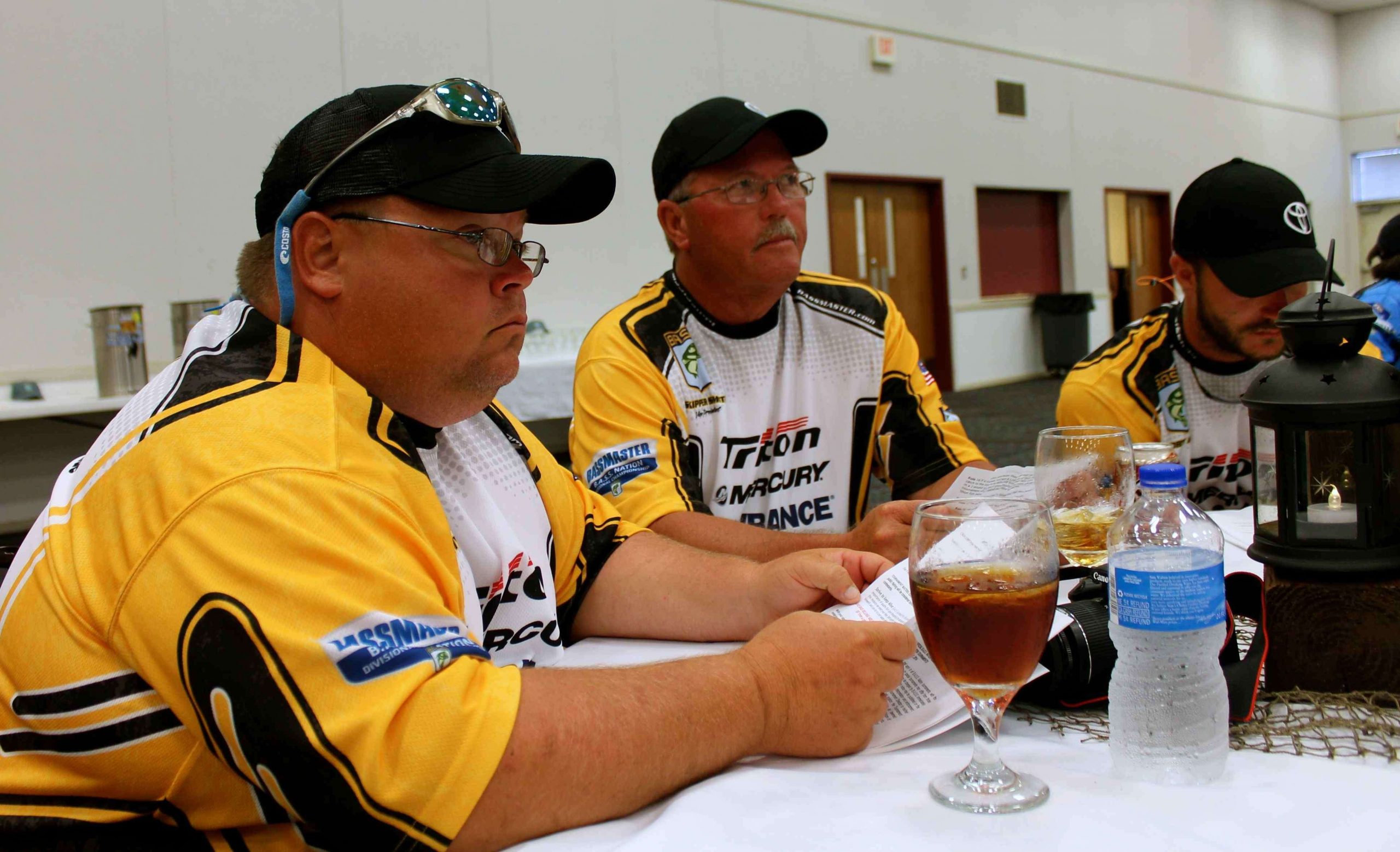 Mississippi anglers Jimmy Murphy and Skipper Smith listen intently as Stewart covers the tournament rules.
