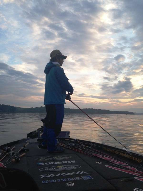 Morizo Shimizu working on his first fish of Day 2. Photo by Bassmaster Marshal Tim Patterson