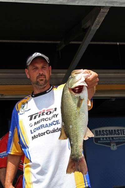 07 Ronald Littleton leads the Carhartt Big Bass competition with a 5-1.