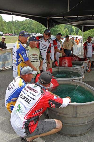 Sun-weary anglers take a rest prior to the Day 1 weigh-in.