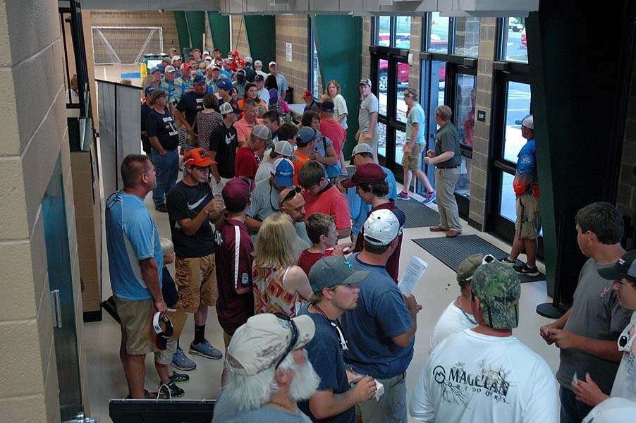 Teams and their coaches line up for the registration. Three weeks ago in this same line were pros from the Bass Pro Shops Bassmaster Northern Open held on Douglas Lake.  