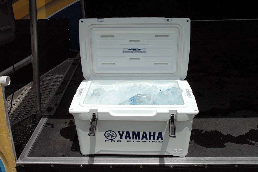 This DeepBlue Cooler is seeing a lot of use. The daytime temperature and humidity are the same at 92 degrees. 
