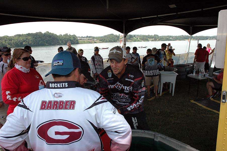 Bassmaster Elite Series pro David Mullins makes a visit to the weigh-in. 