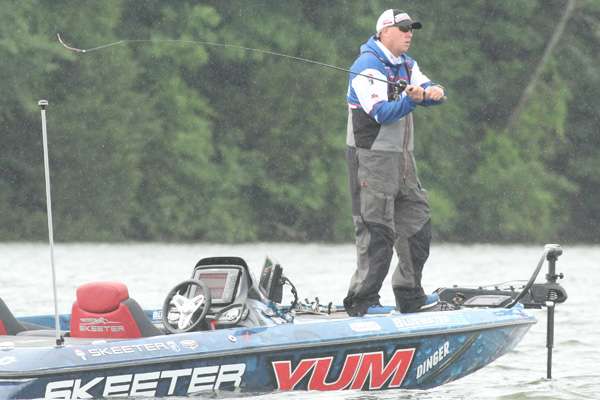 The Texas pro spent much of his morning, like many of the anglers, moving from one piece of structure to the next.