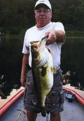 <b>Bill Craig</b>
10 pounds, 9 ounces
private lake, Texas
Hyper Stickworm (watermelon/chartreuse)