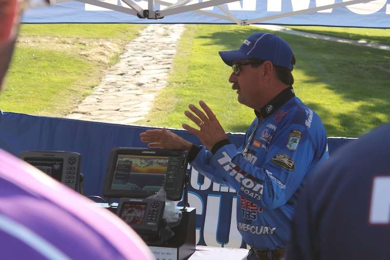 Shaw Grigsby gives tips on how to use Lowrance Electronics. 