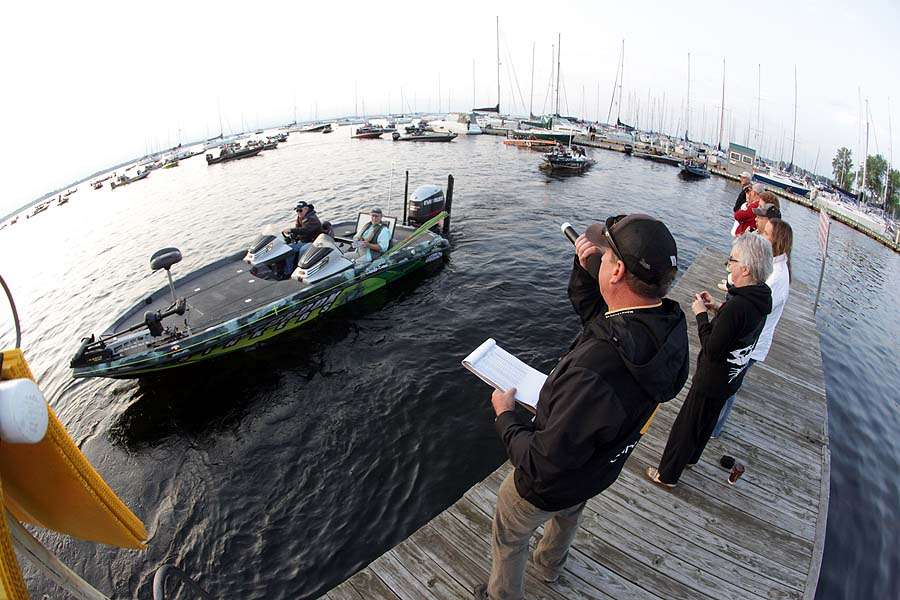 B.A.S.S. Senior Tournament Manager Chris Bowes lines up the final boats... 