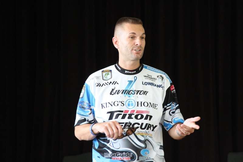 2014 Bassmaster Classic champion Randy Howell makes the opening remarks at the tournament briefing. 