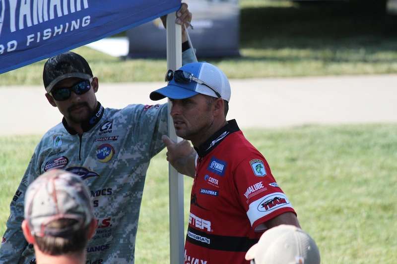 Marty Robinson talks with anglers about the ins and outs of the Elite Series. 