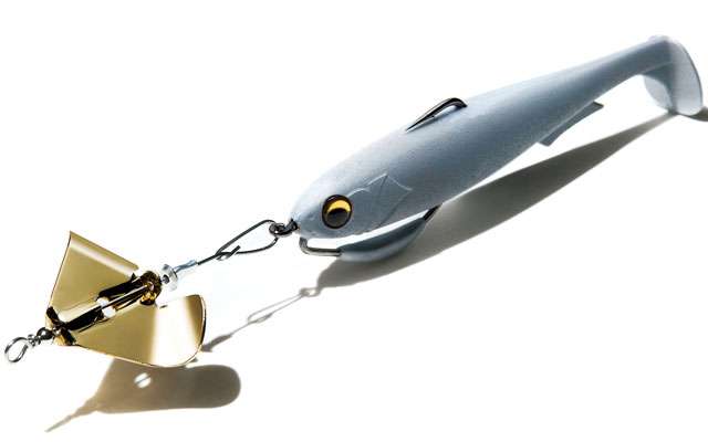 <p>Megabass RENEGADE Where swim baits and buzz baits collide. Available in a 2-Blade metal prop, or 4-Blade clear prop, RENEGADE is designed for weedless presentation in light cover or grass areas where one would normally throw Texas-rigs or jigs, adding a new dimension to your high-speed arsenal.</p>
