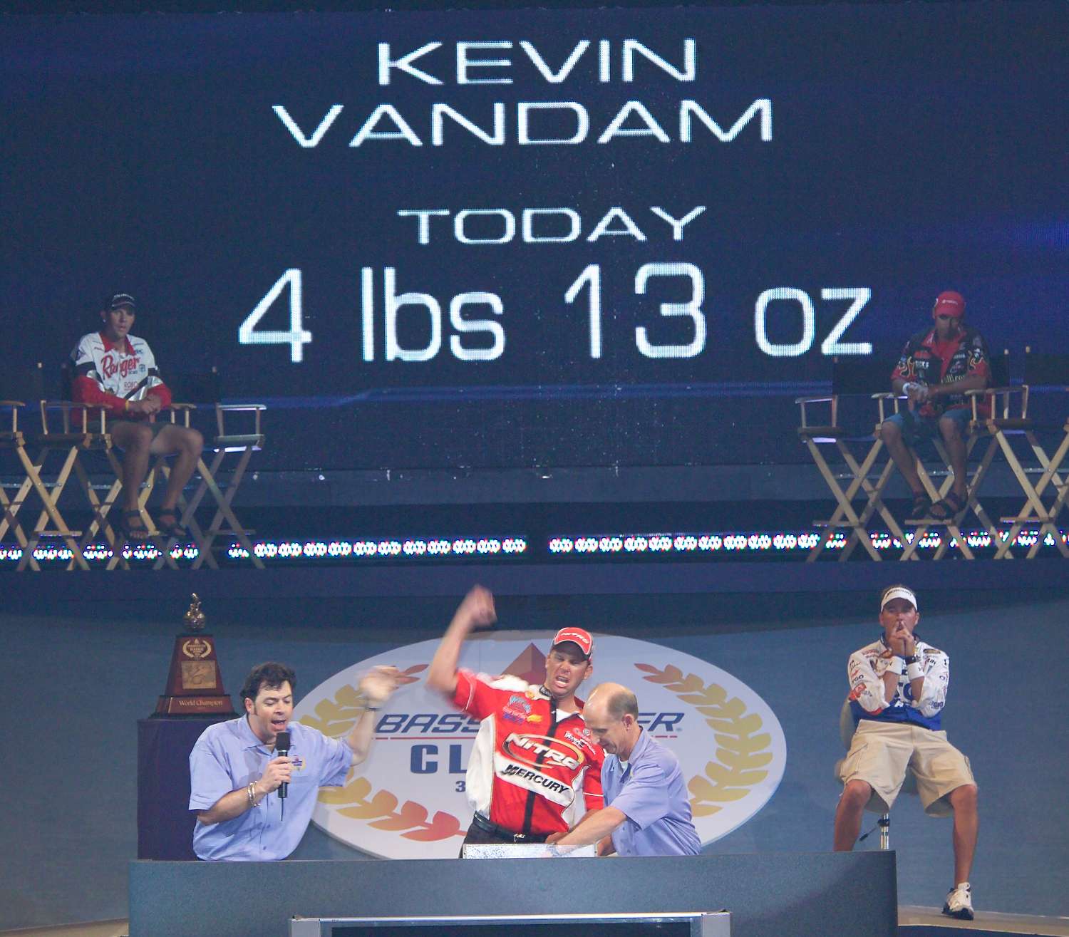 Lightest Winning Weight in a Classic: Kevin VanDam, 12-15
It's not often one gets to celebrate catching less than 5 pounds a day in a tournament. However, in the 2005 Bassmaster Classic, that's all it took to win. Kevin VanDam caught only 12 pounds, 15 ounces â and that was enough for a Classic victory by a 6-ounce margin over Aaron Martens. The three-day event took place on Three Rivers in Pittsburgh, Pa., in July 2005.