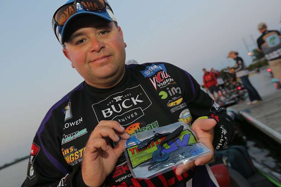 Bill Lowen used those baits to move up to second place going into the final day.