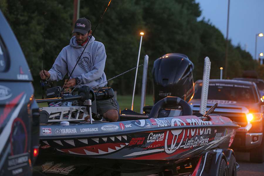 Local favorite Mike Iaconelli gets his tackle ready in the parking lot as he waits to launch.