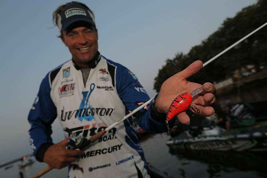 Byron Velvick has different bait approaches depending on the tide. Crankbait for low tide, soft plastics during high tide.