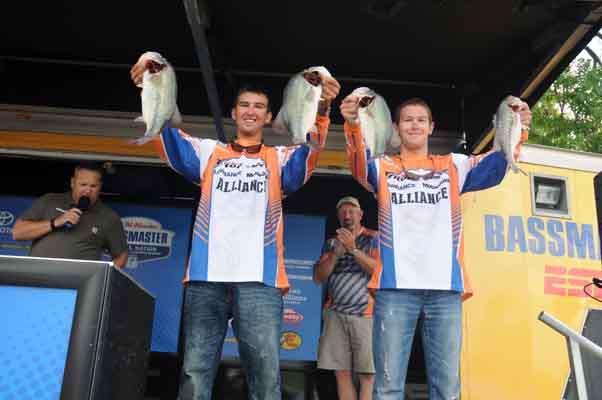 Illinois high school anglers, Dailus Richardson and Trevor McKinney, 13-10 (largest single-day catch of the tournament)
