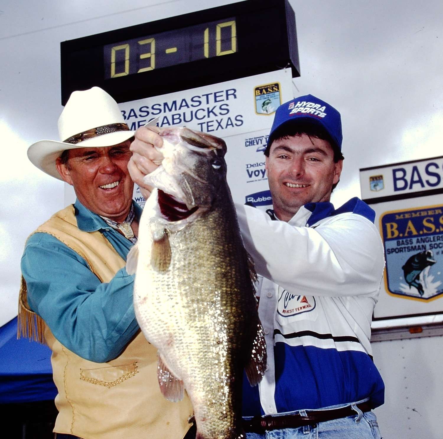Second-Biggest Bass: Mark Menendez, 13-9
A pound behind Tyler is veteran pro Mark Menendez with a 13-9 he caught two years prior. Menendez broke the record set in 1973 when he came to the scales with this swamp donkey at Richland Chambers Reservoir in Texas in March 1997. He finished in eighth place with 62-2.