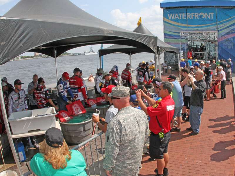 A crowd gathers behind the stage before the weigh-in starts as the pros start bringing in their fish.