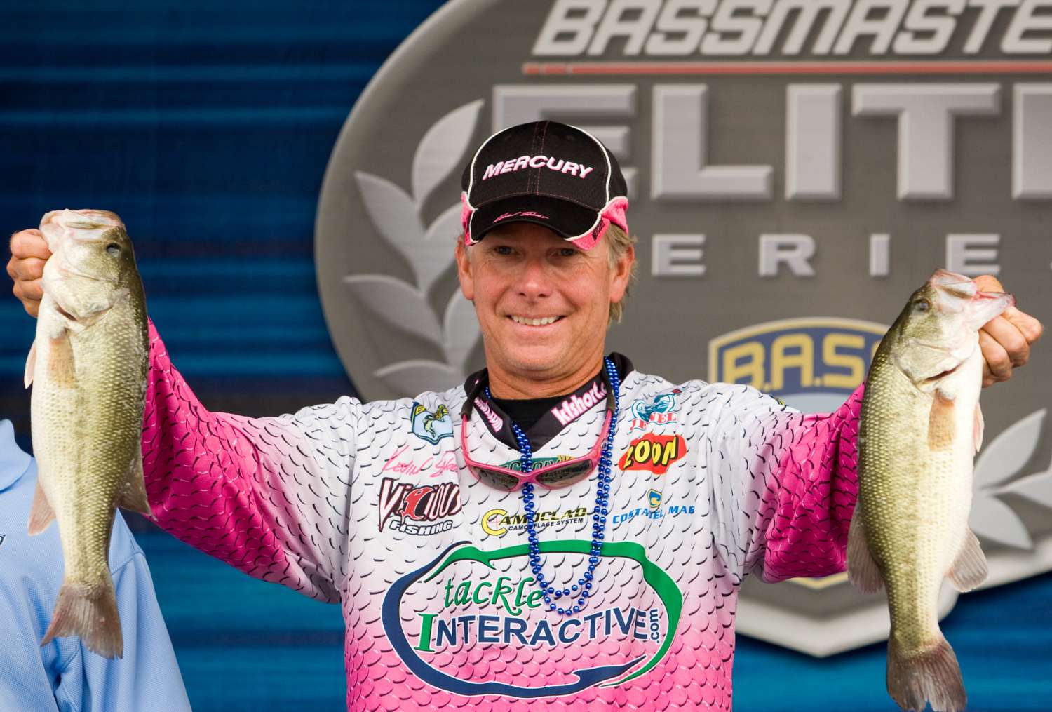 Lightest Elite Series Winning Weight: Kevin Short, 43-3
In contrast to Paul Elias' heaviest winning weight is Kevin Short's lightest winning weight record. Short won on the Mississippi River in Fort Madison, Iowa, with only 43 pounds, 3 ounces over four days. Kelly Jordon wasn't far behind in second place with 42-9. This record was in jeopardy just recently when the Bassmaster Elite Series visited the Delaware River in Philadelphia, but Mike Iaconelli managed to win that one with 47-14. Runner-up Chris Lane finished 8 pounds back; if Lane had won with his 39-14 or just a couple pounds more, he would have unseated Short.
