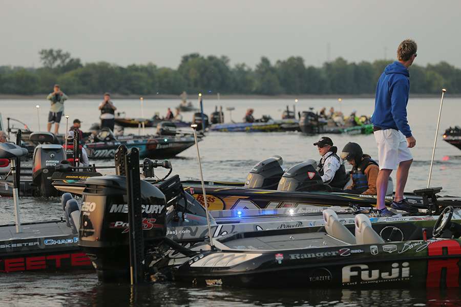 Anglers do last second adjustments before takeoff.