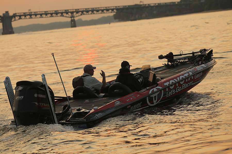 Local favorite Mike Iaconelli heads out.